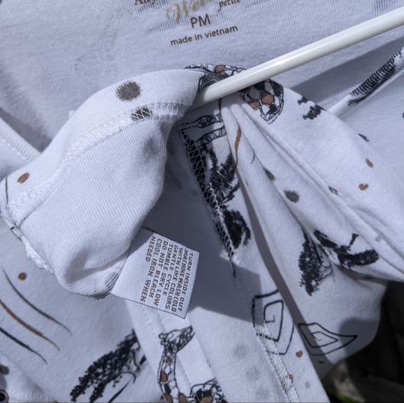 Giraffes and rhinestones on a petite medium t-shirt. Yes please - Picture 5 of 9